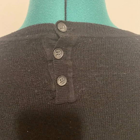 Banana Republic long sleeve v-neck black sweater - Picture 5 of 10